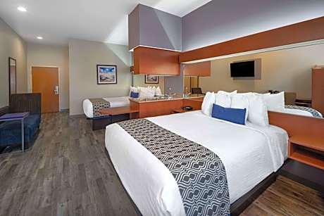 2 Queen Beds Studio Suite Non-Smoking