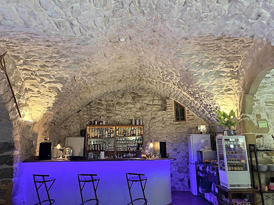 Logis Hotel Restaurant L'Esquielle