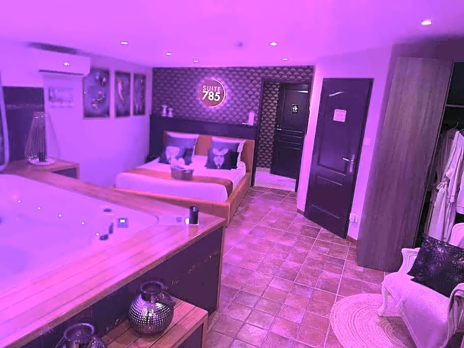 Chambre d h¿tes ind¿ndante Jacuzzi Cave Bar SUITE 785