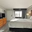 Howard Johnson by Wyndham Sacramento Downtown