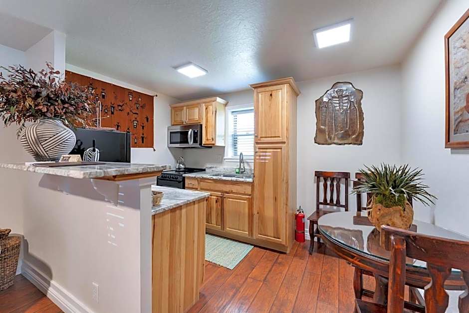 Stone Lizard Lodge