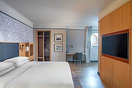 Executive Suite - Club Lounge Access