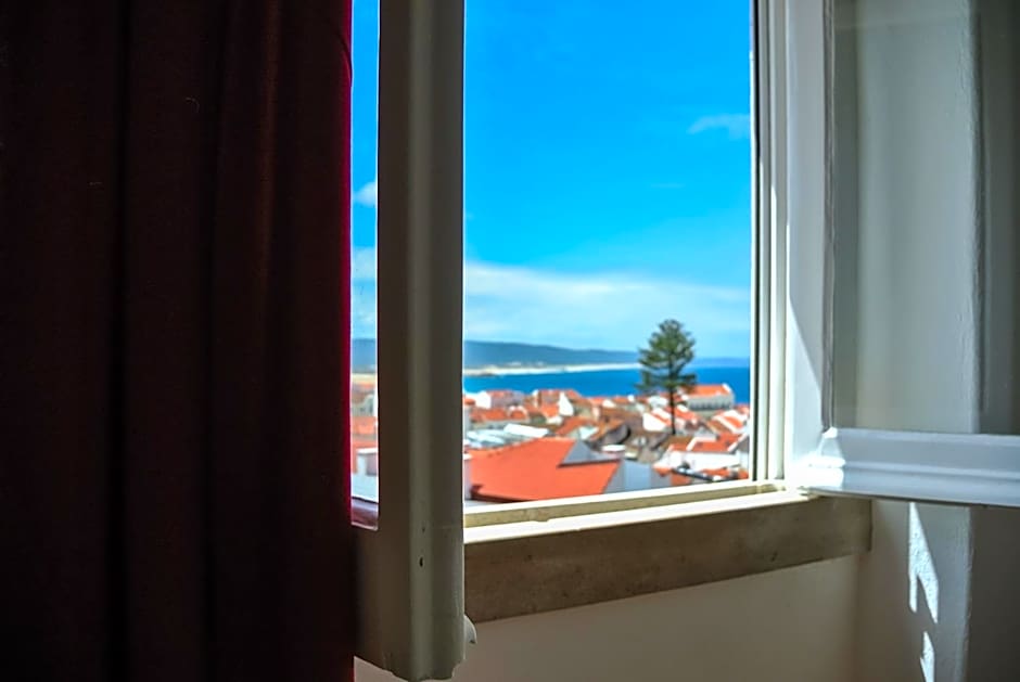 Nazaré Hostel - Rooms & Dorms