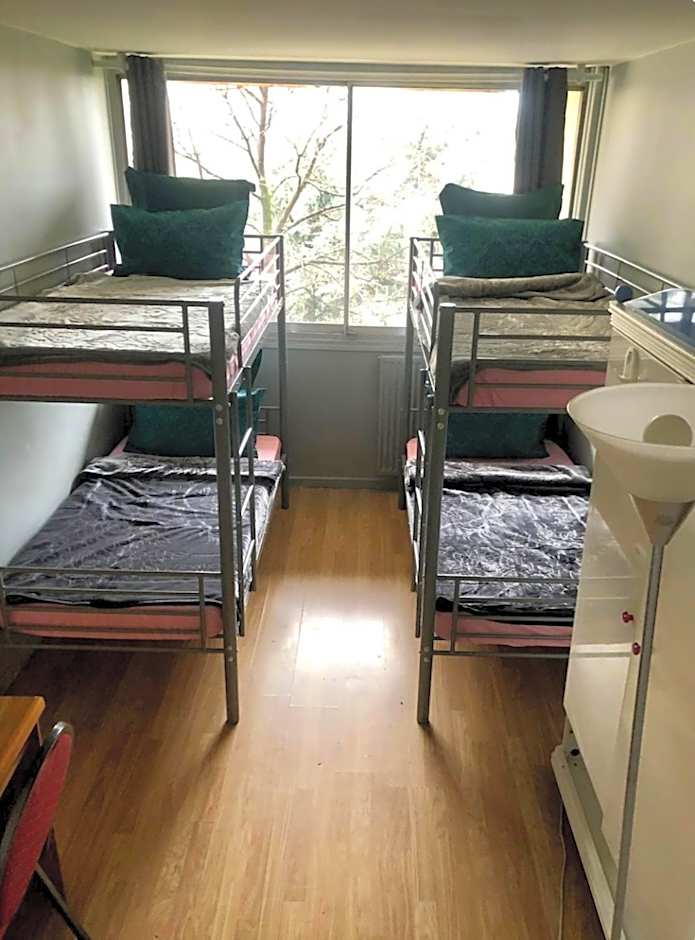 Female-Dortoir Femme -Dorm Shared Room Paris