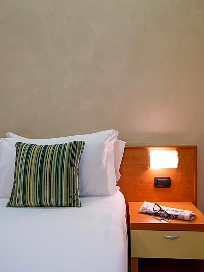 Hotel Embassy