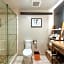 Hotel Lexen Newhall & Santa Clarita - Near Six Flags Magic Mountain