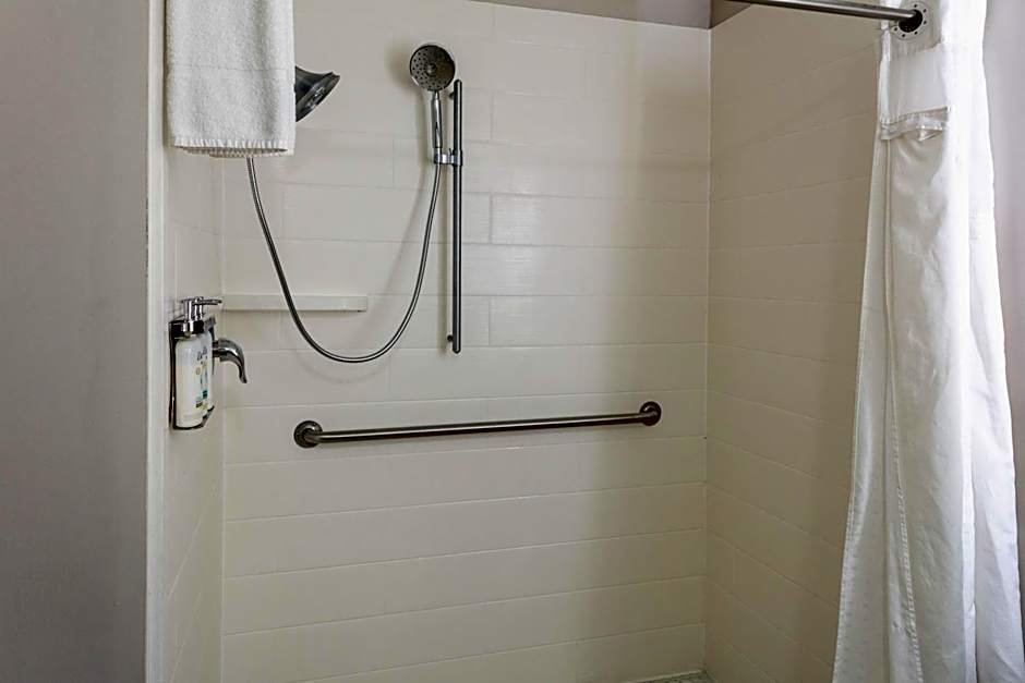 HOLIDAY INN EXPRESS & SUITES ROANOKE RAPIDS By IHG