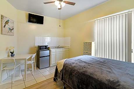 Pads on Pasadena Ave