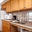 Beach House Inn & Suites