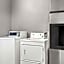 Econo Lodge Inn & Suites