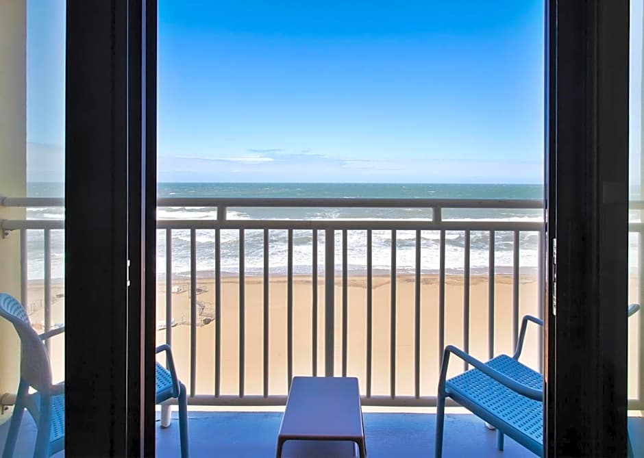 Holiday Inn Express & Suites VA Beach Oceanfront, an IHG Hotel