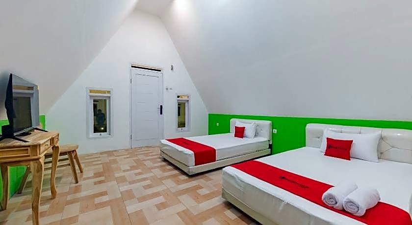 RedDoorz Syariah Plus near Sukabumi Station