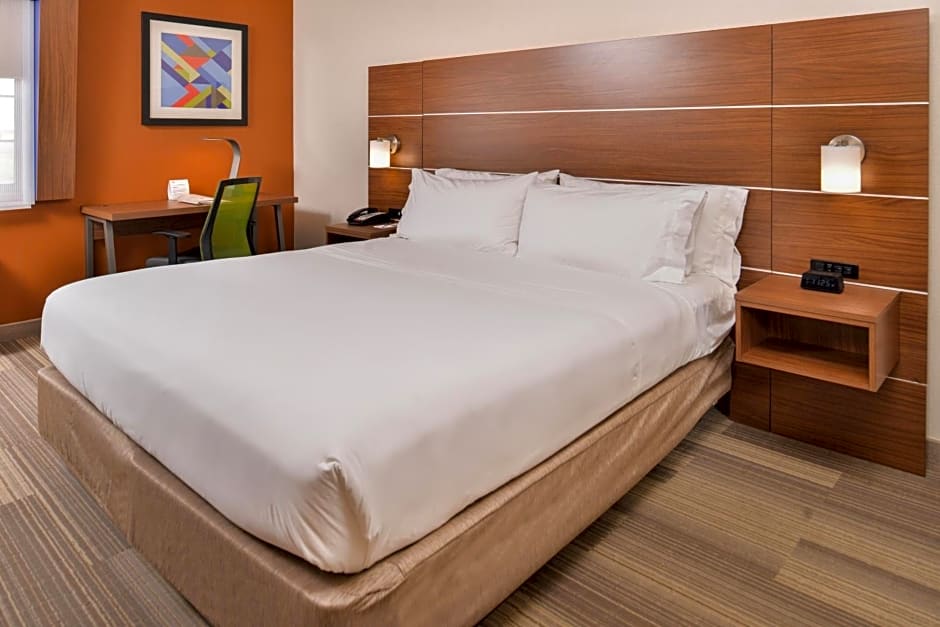 Holiday Inn Express Westley, an IHG Hotel