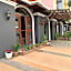 Dee Prom Hotel