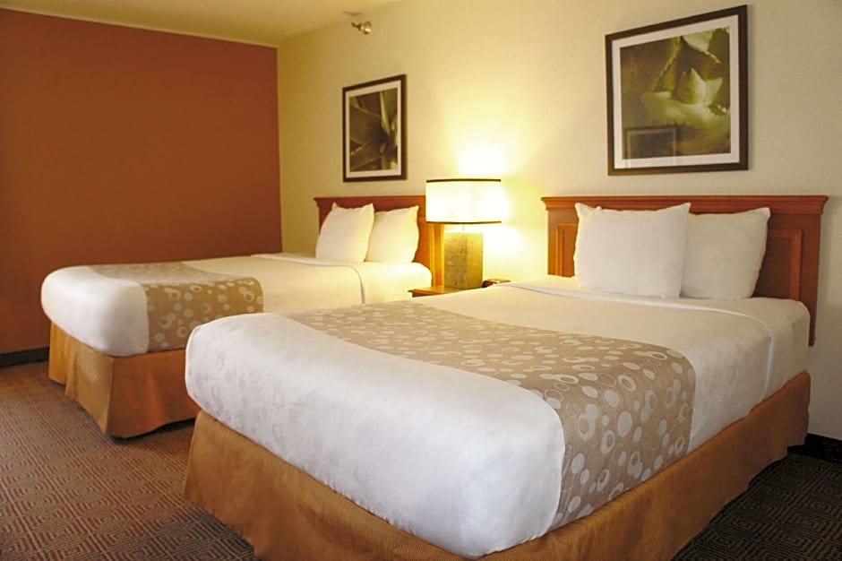 La Quinta Inn & Suites by Wyndham Kansas City North