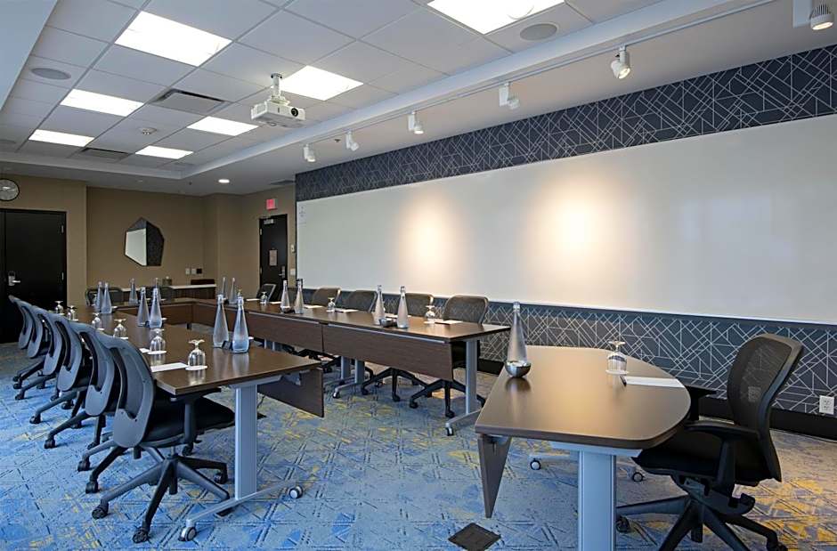 DoubleTree by Hilton West Edmonton