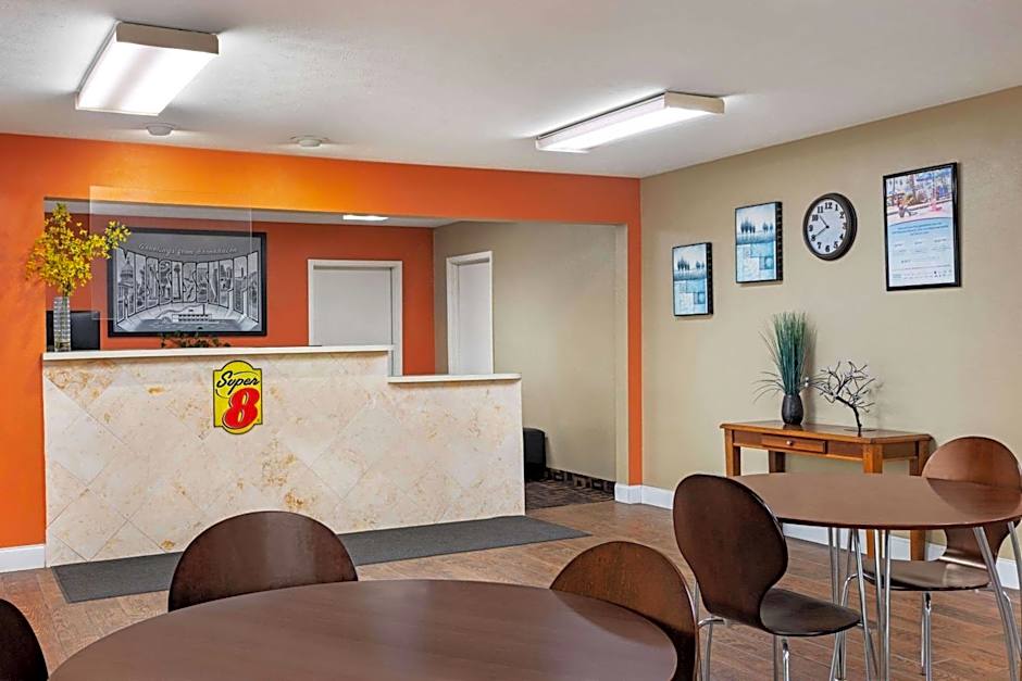 Super 8 by Wyndham Brookhaven