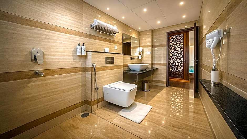 Yashshree Sanderling Mall Road