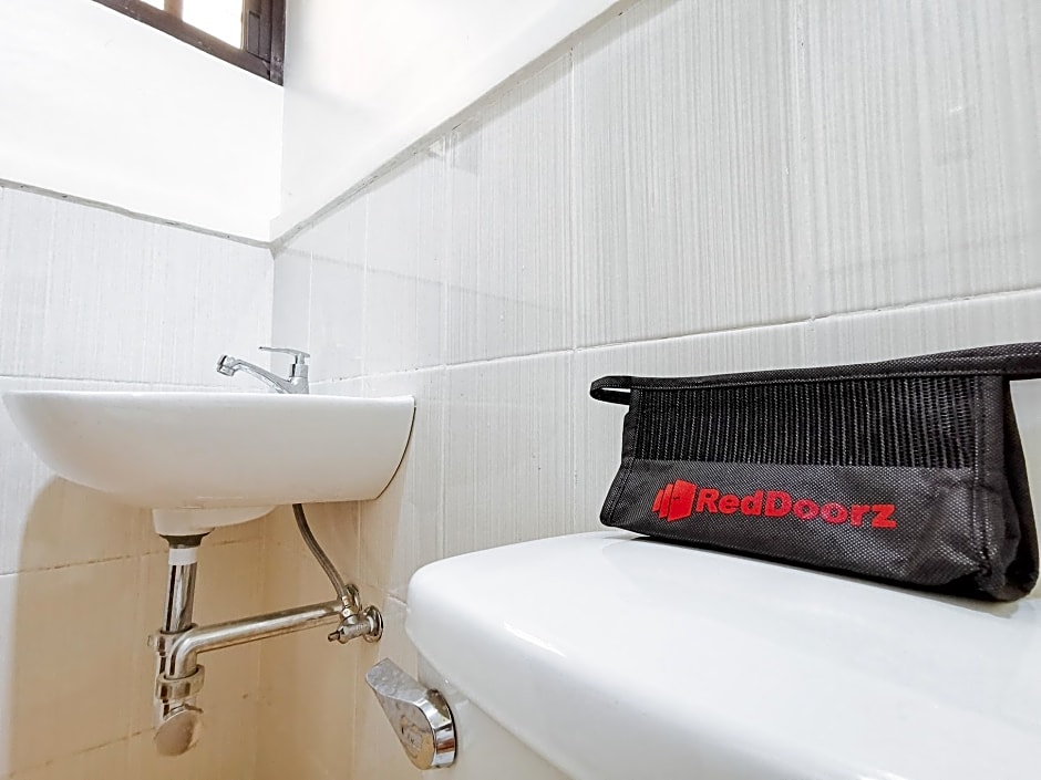 RedDoorz Plus near Ateneo de Davao