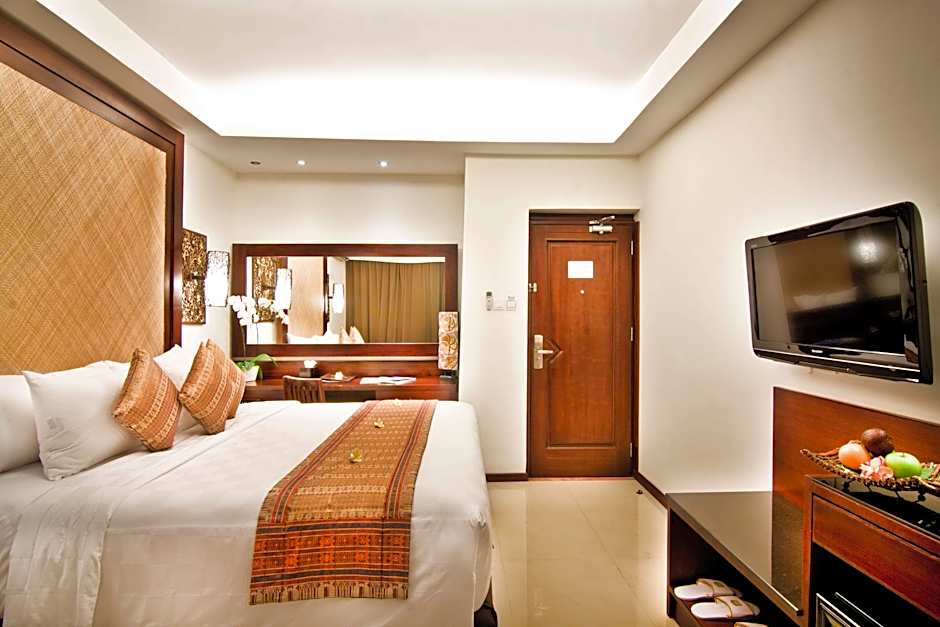 Photo 1 of 3 of Premier 1 Queen Bed, Bathtub, Nonsmoking