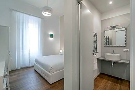 Queen Room with Private Bathroom