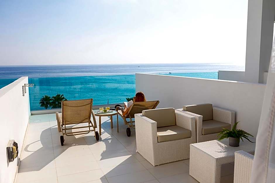 Vrissaki Beach Hotel