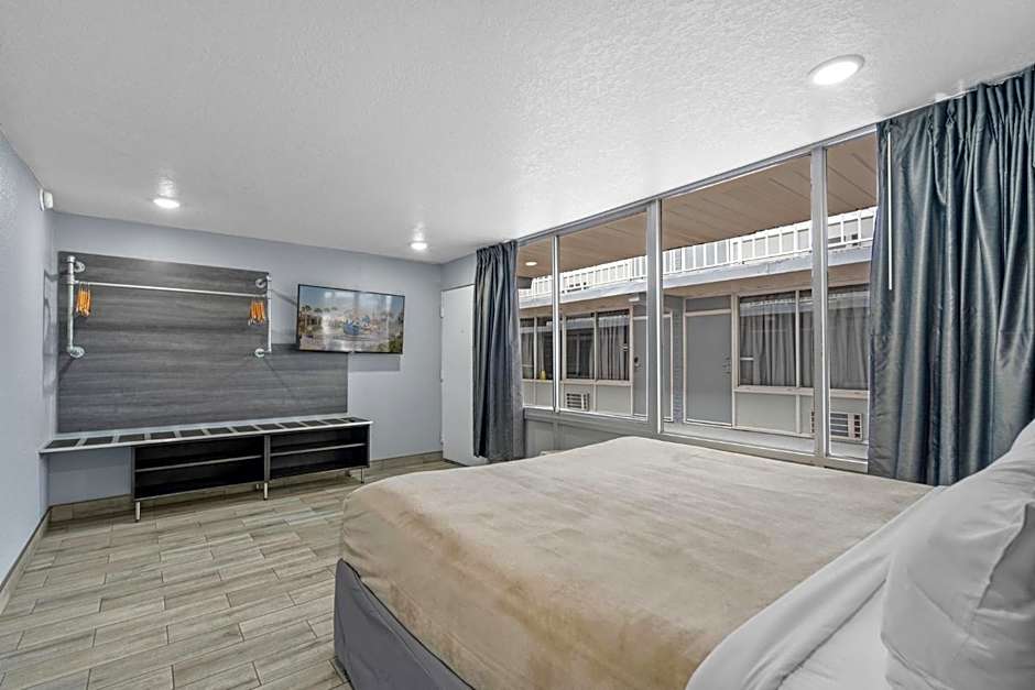 Celebration Suites At Old Town