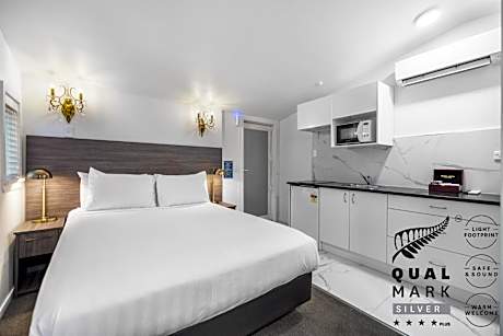 Deluxe King Studio with a Lake and Mountain View