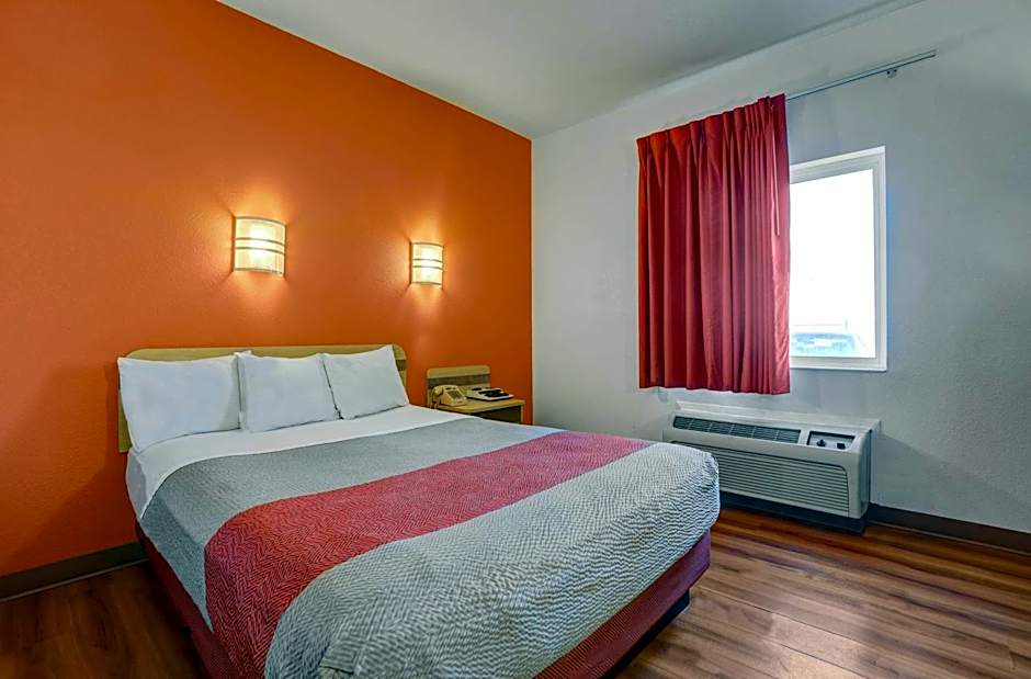 Howard Johnson by Wyndham Lemoore