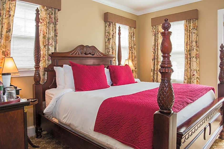 Almondy Inn Bed & Breakfast