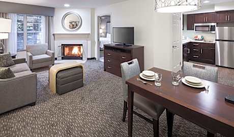 One-Bedroom Deluxe Suite - Non-Smoking