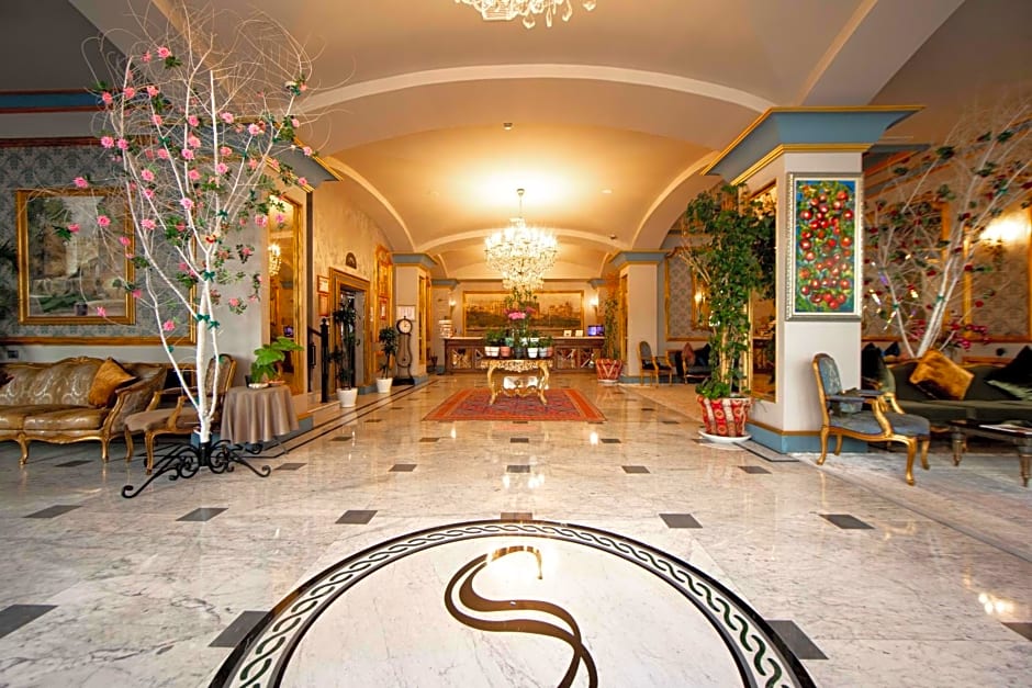 Sapphire City Hotel