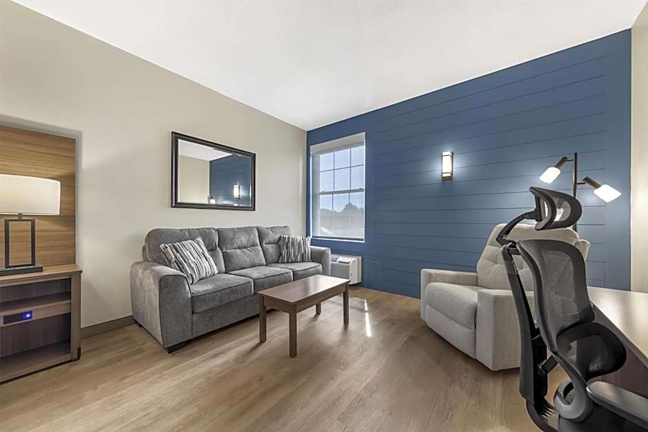 Best Western Plus Revere Inn & Suites