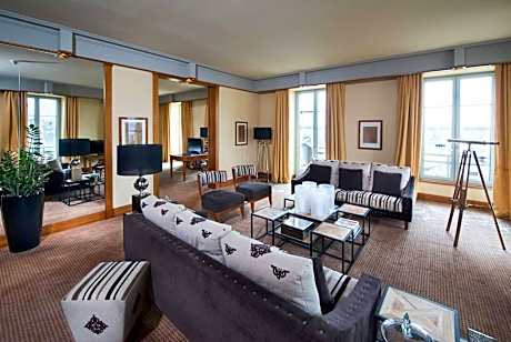 Suite with Lake View