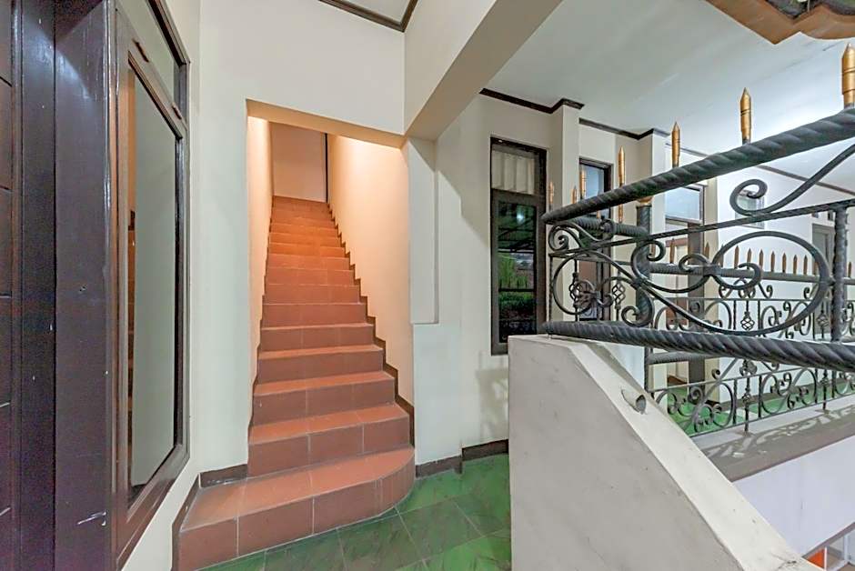 RedDoorz near Cikole Lembang