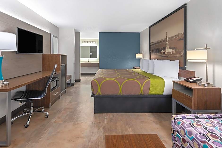 Super 8 by Wyndham Prattville Montgomery