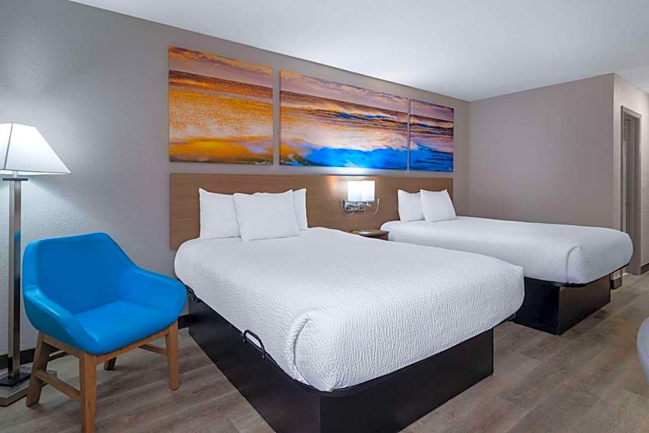 Days Inn & Suites by Wyndham Commerce