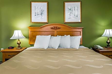 King Room with Sofa Bed and Whirlpool - Non-Smoking