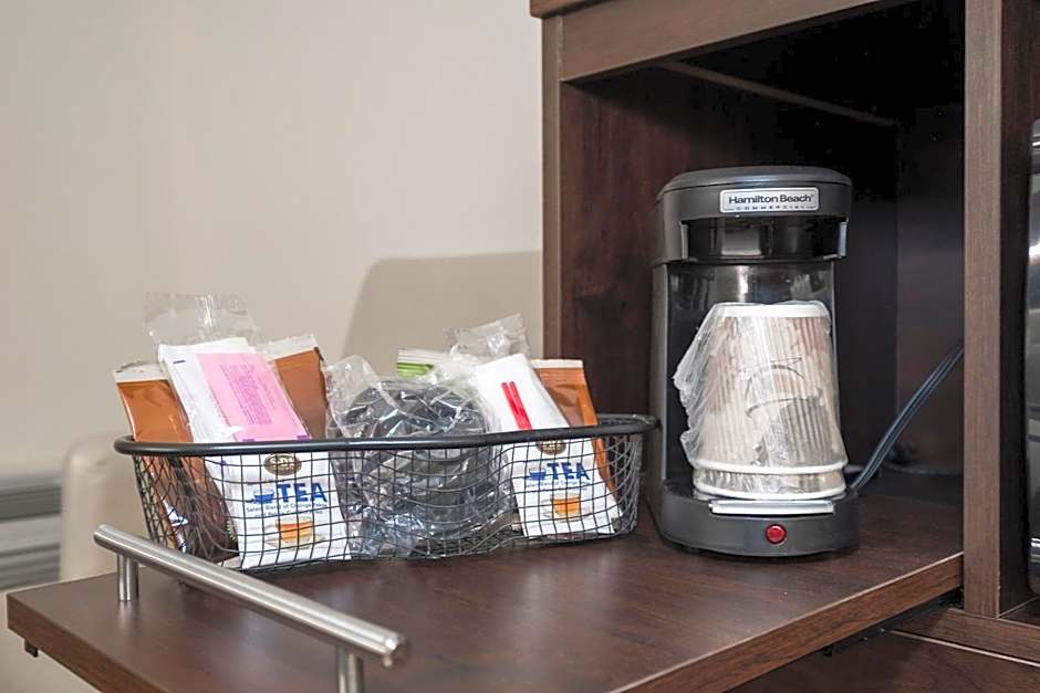 Red Roof PLUS+ & Suites Knoxville West-Cedar Bluff