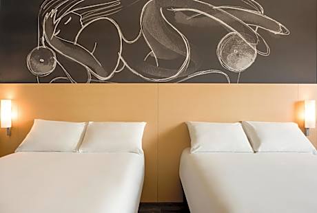 Standard Room with 2 Double Beds