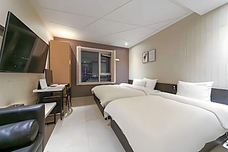 Deluxe Triple Room with Sea View