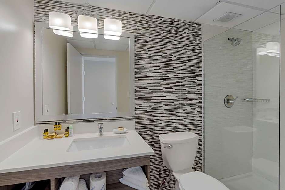 Best Western Plus Brooklyn Bay Hotel