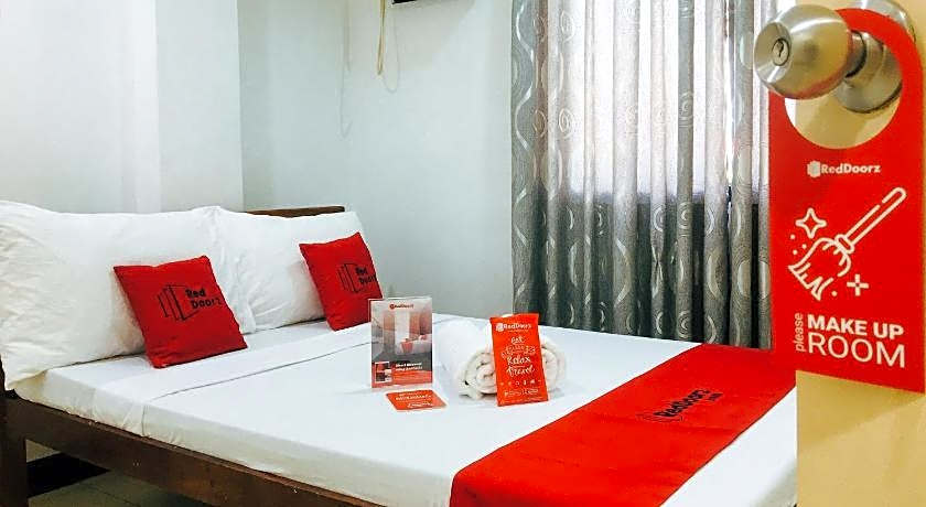 RedDoorz @ El Cuarto SRP Talisay