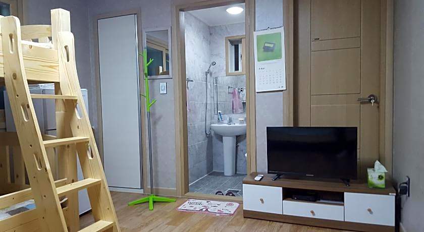 THE 1st Andong Hostel