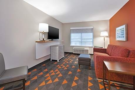 Queen Suite - Hearing Accessible