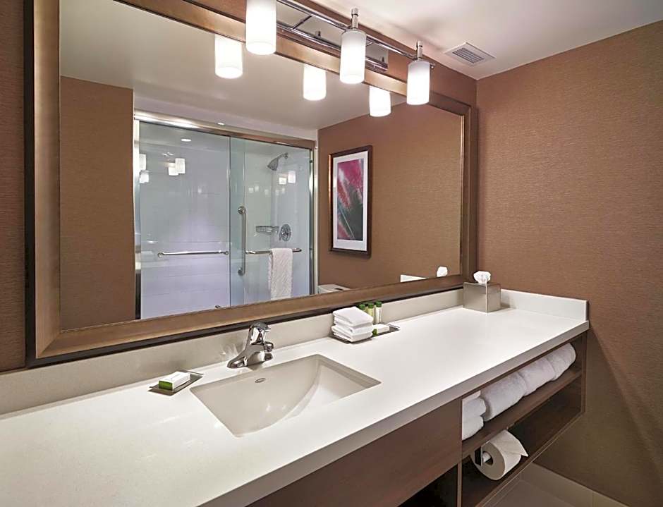 DoubleTree by Hilton West Edmonton