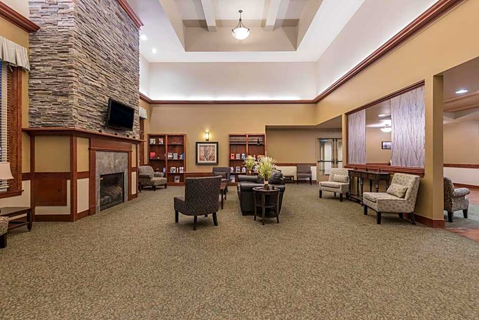Clarion Hotel & Suites Williston