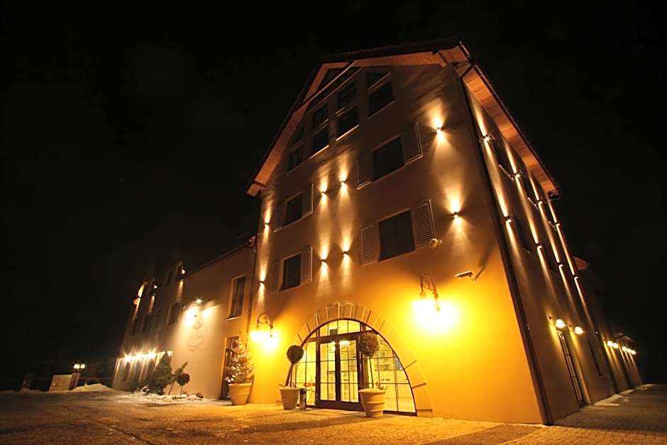 Villa Estera - Hotel & Restauracja