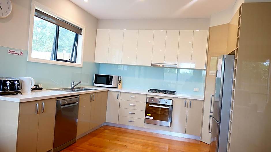 Apollo Bay Seal Apartments