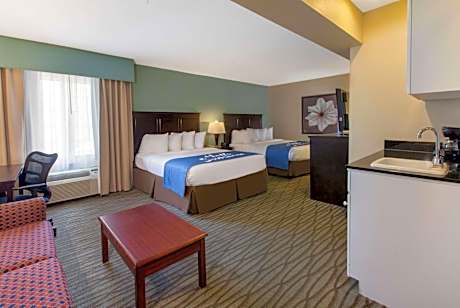 Deluxe Queen Room with Two Queen Beds and Sofa Bed - Non-Smoking
